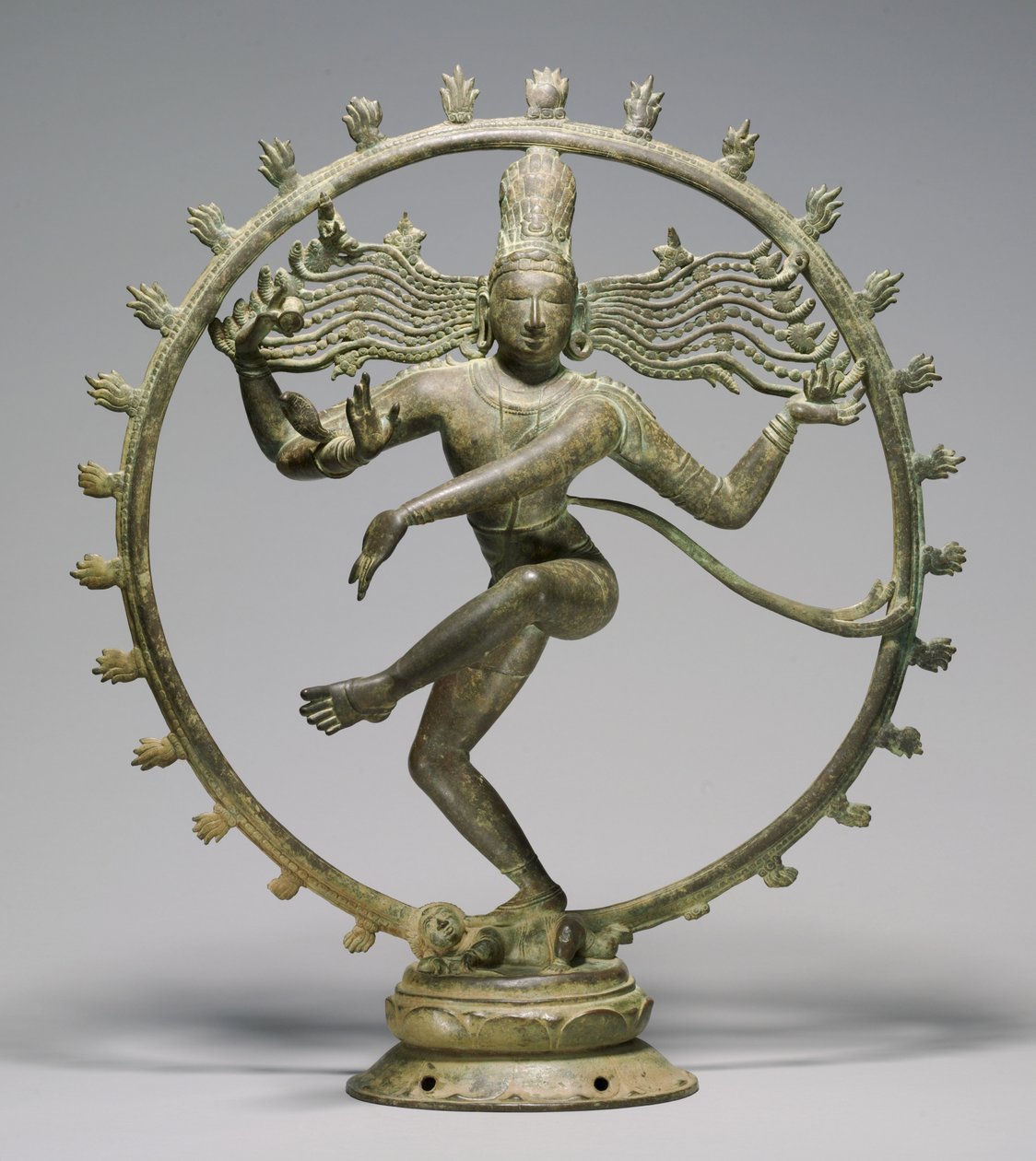 Shiva als Heer van de Dans (Nataraja), Chola-periode, ca. 10e-11e eeuw door South Indian School