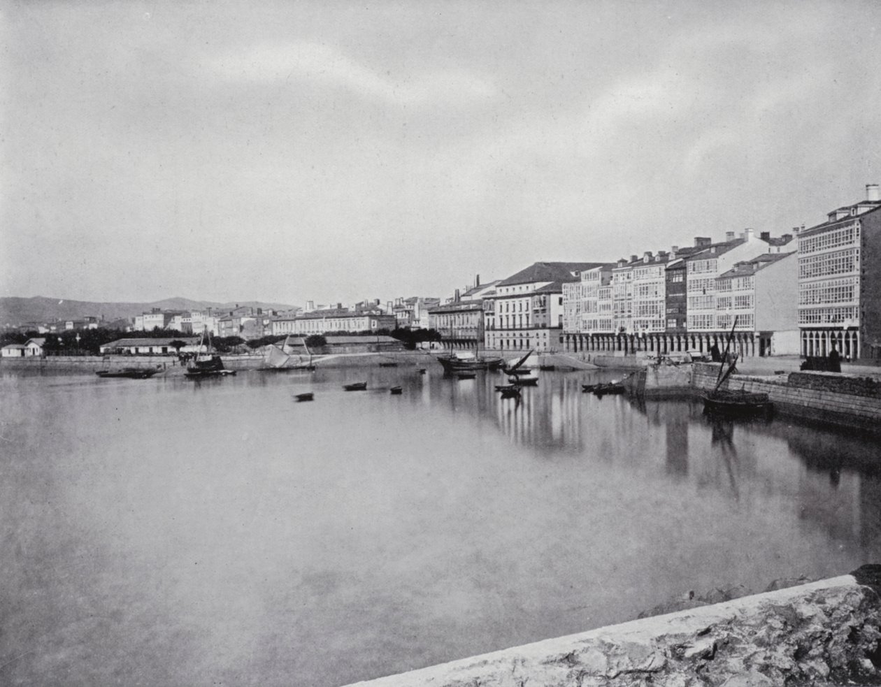 Coruna, Algemeen beeld (z/w foto) door Spanish Photographer