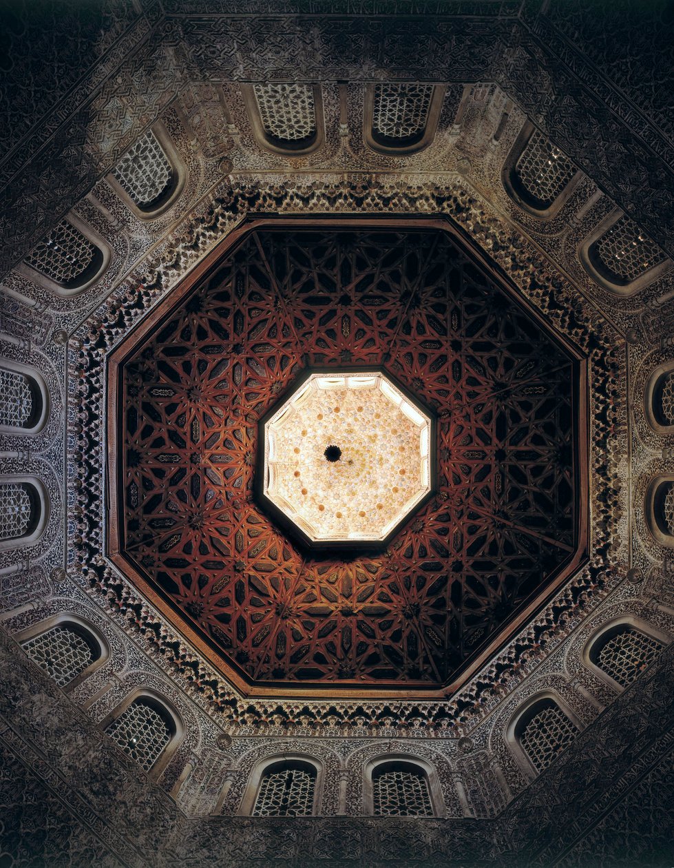 Plafond van de Madrasa van Granada, Spanje, gebouwd in 1349 door Spanish School