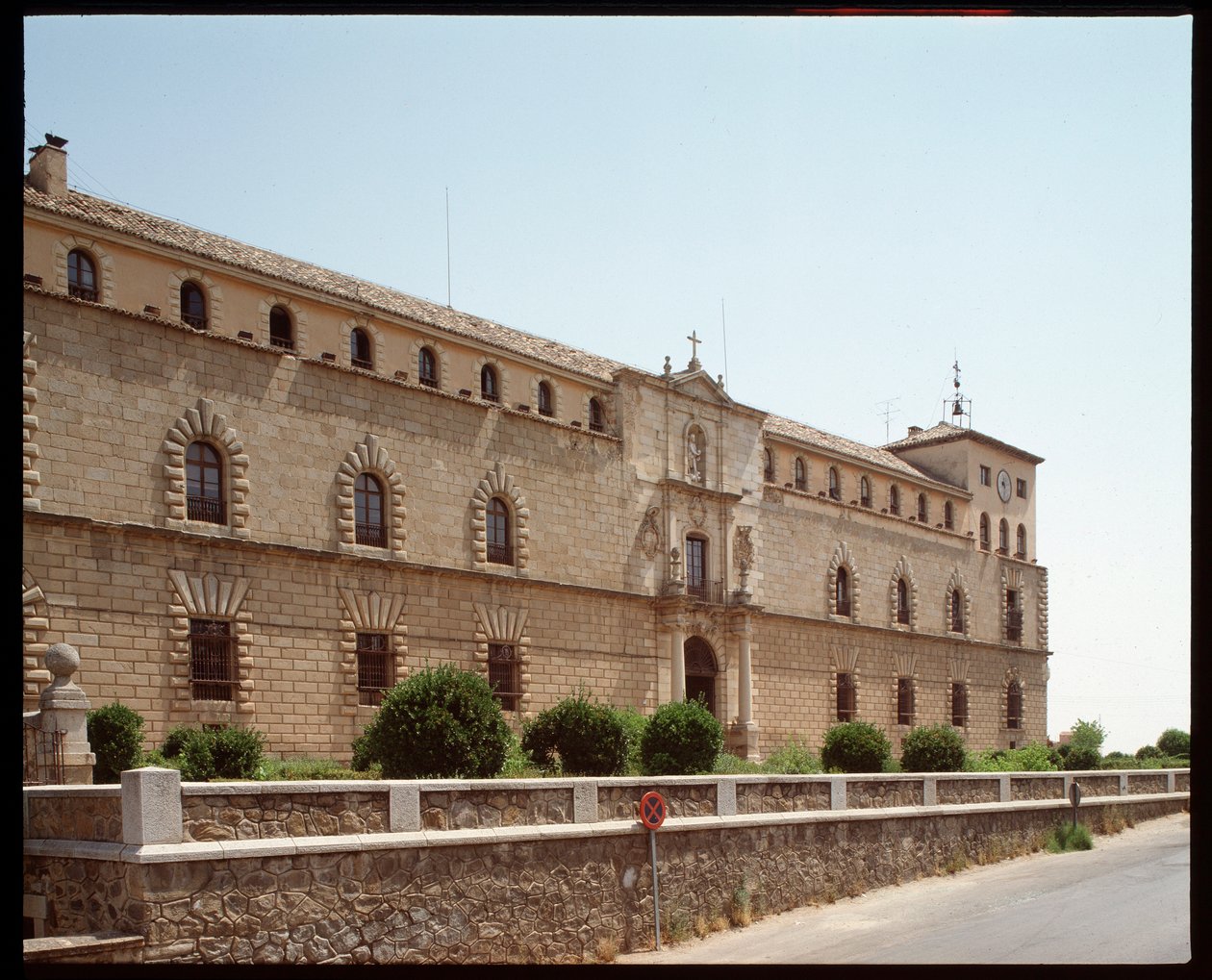 Renaissance kunst: uitzicht op het Hospital de Tavera, 16e eeuw Toledo, Spanje door Spanish School