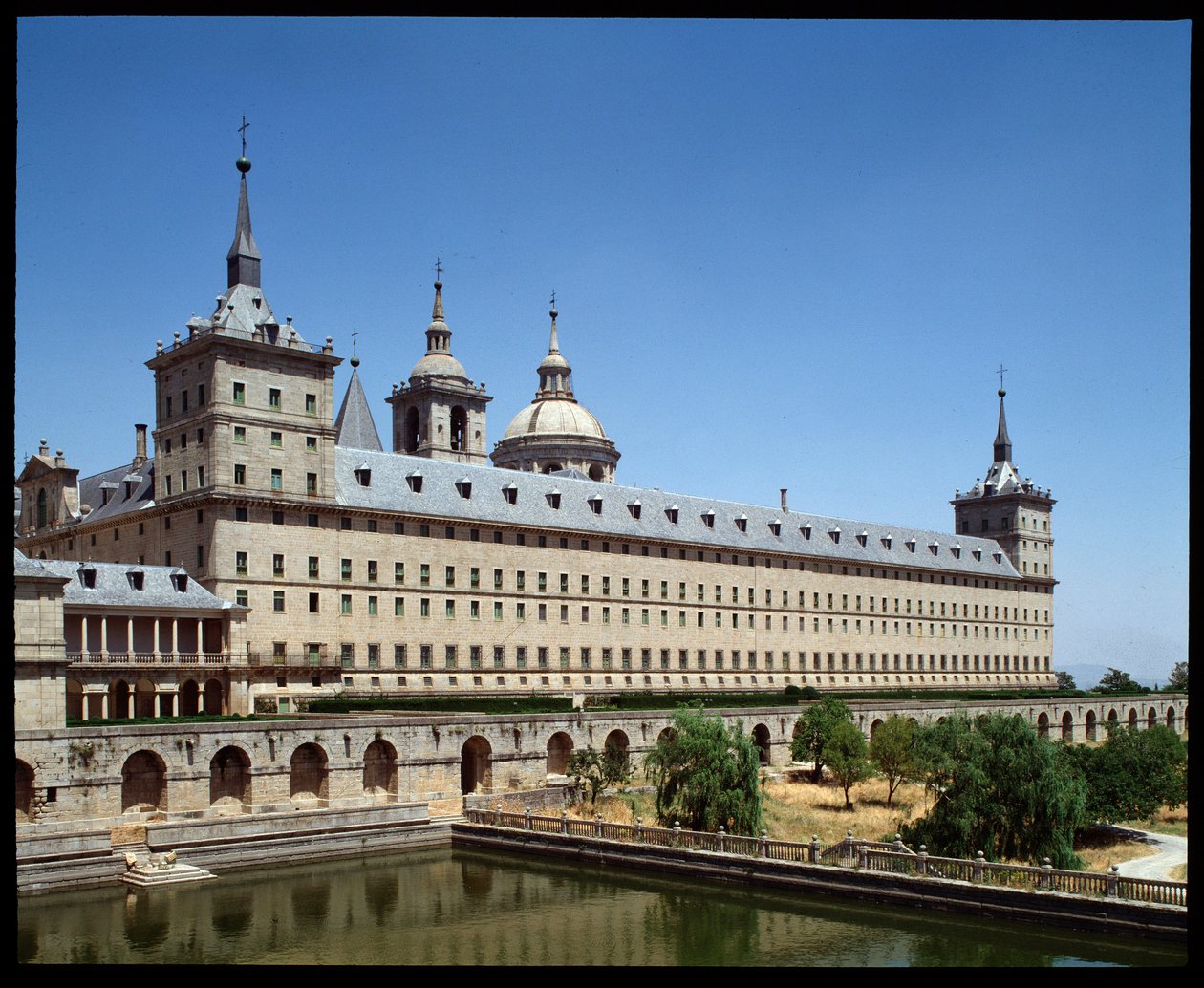 Uitzicht op klooster en Koninklijke Zetel door Spanish School