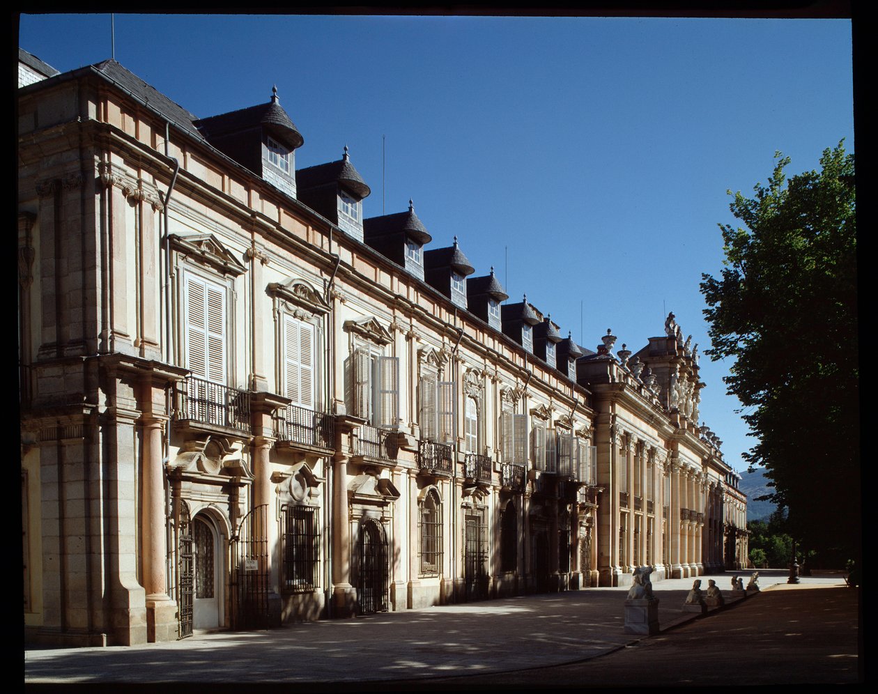 Zicht op het Koninklijk Paleis door Spanish School