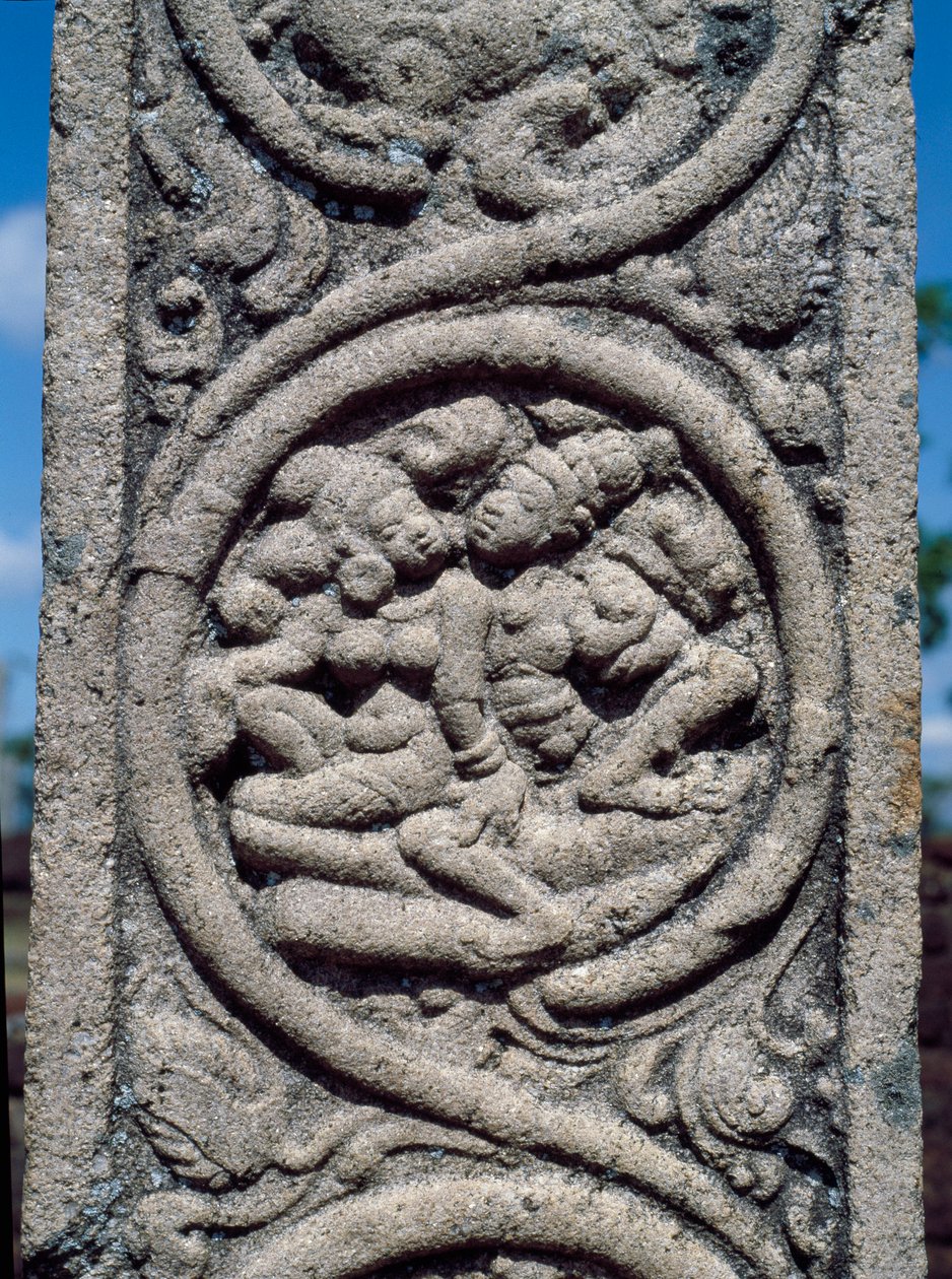 Reliëf van een pilaar van een boeddhistische tempel door Sri Lankan