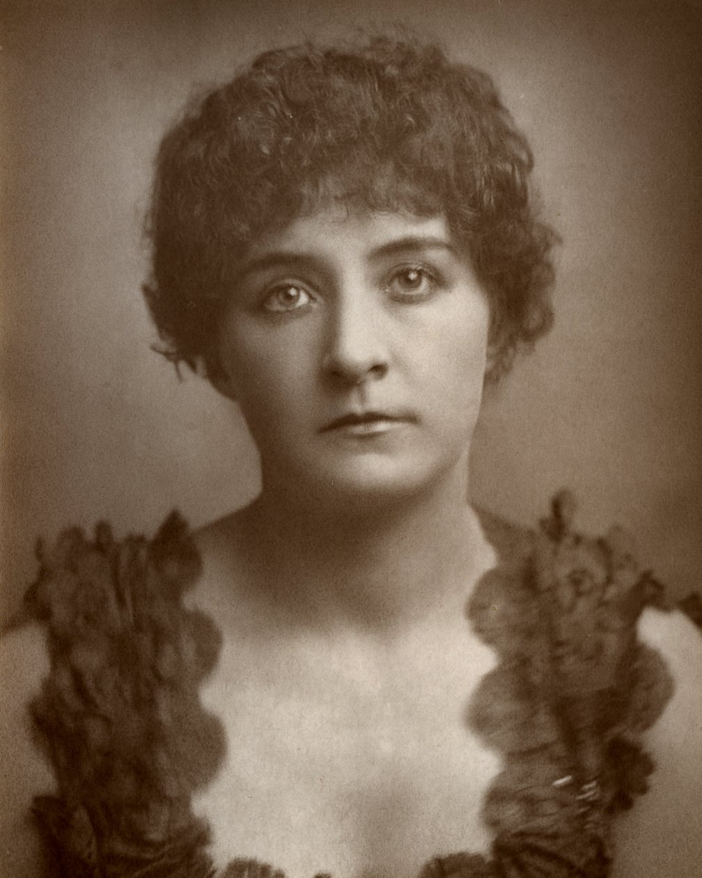 Julia Gwynne, Britse operazangeres en actrice, 1884 door St James