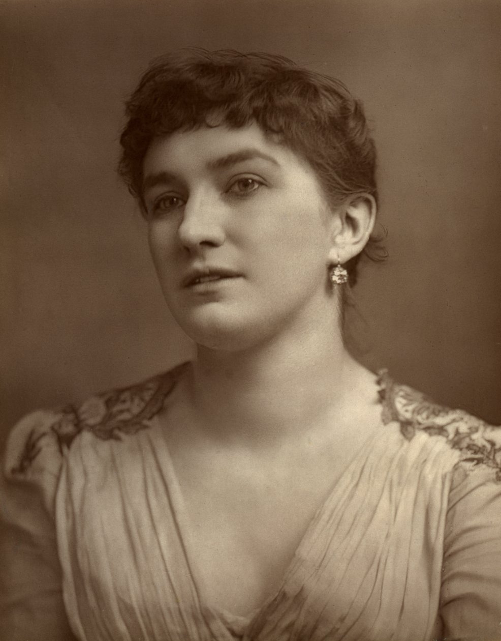 Nelly Bromley, Britse acteur en zanger, 1882 door St James