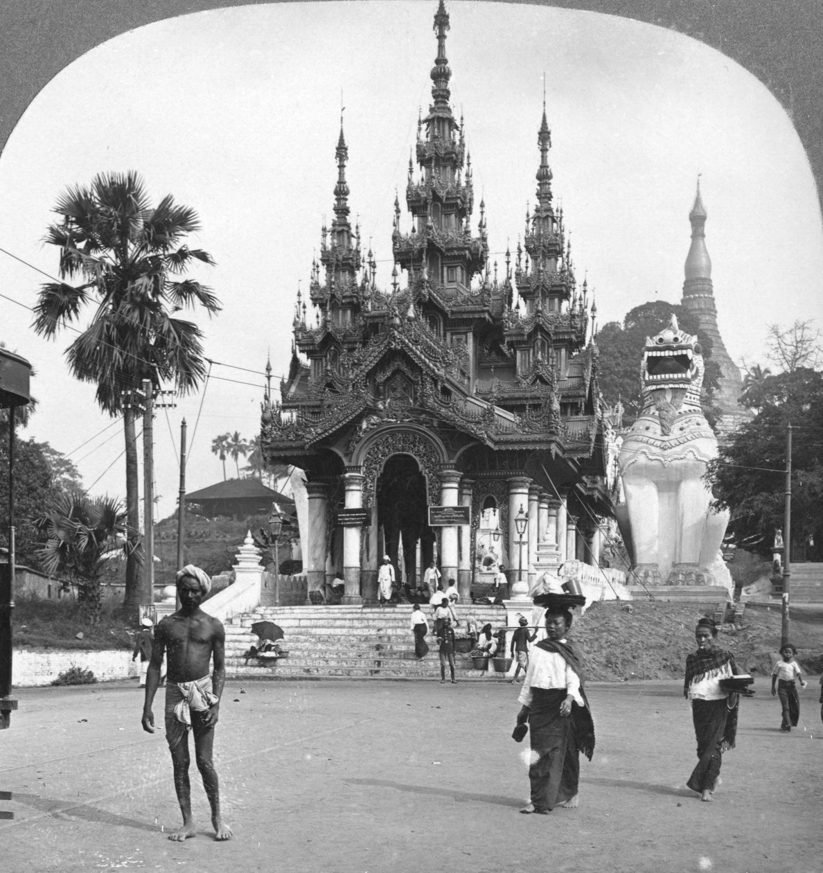 Hoofdingang, Shwedagon Pagode, Rangoon, Birma, 1908 door Stereo Travel Co