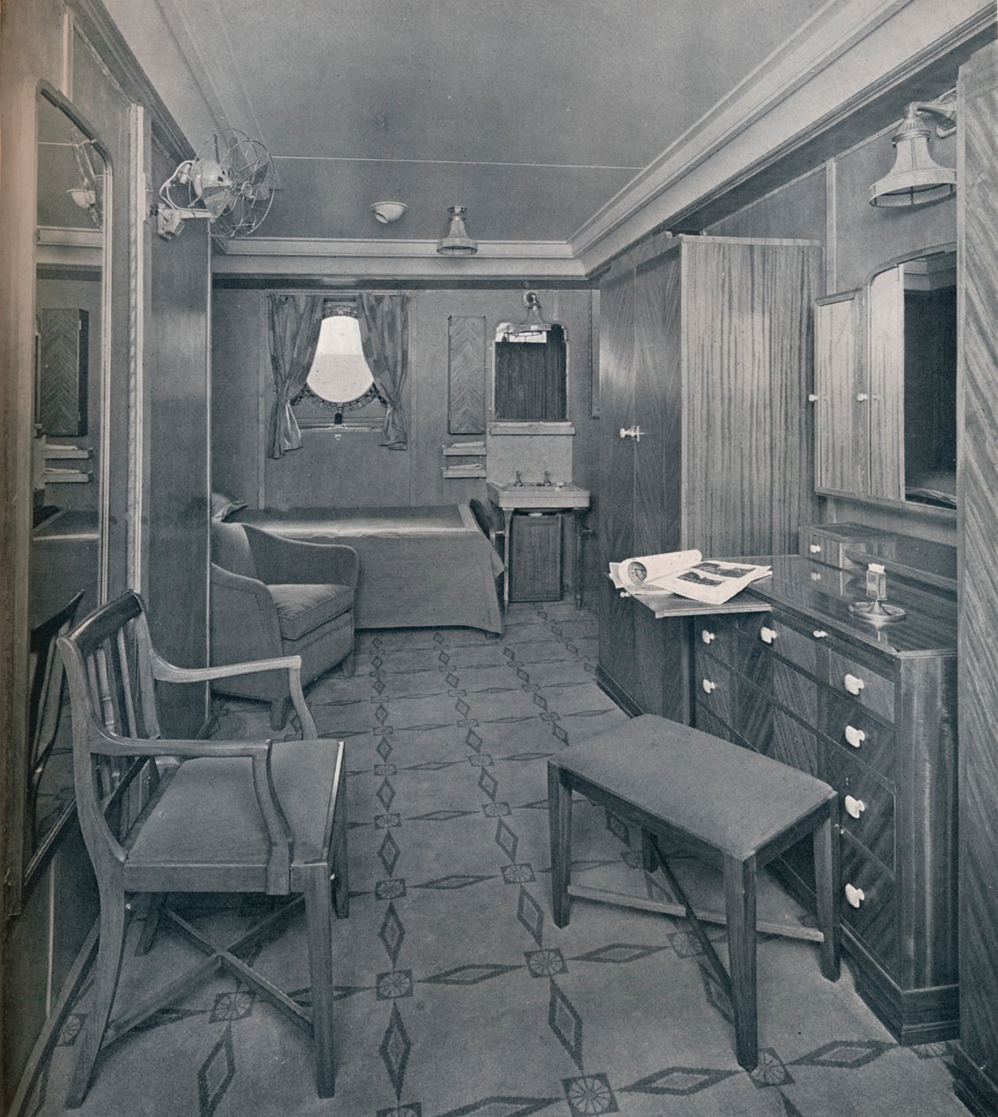 Appartementen in het eersteklas gedeelte aan boord van de S.S. Empress of Britain, 1931 door Stewart Bale Limited