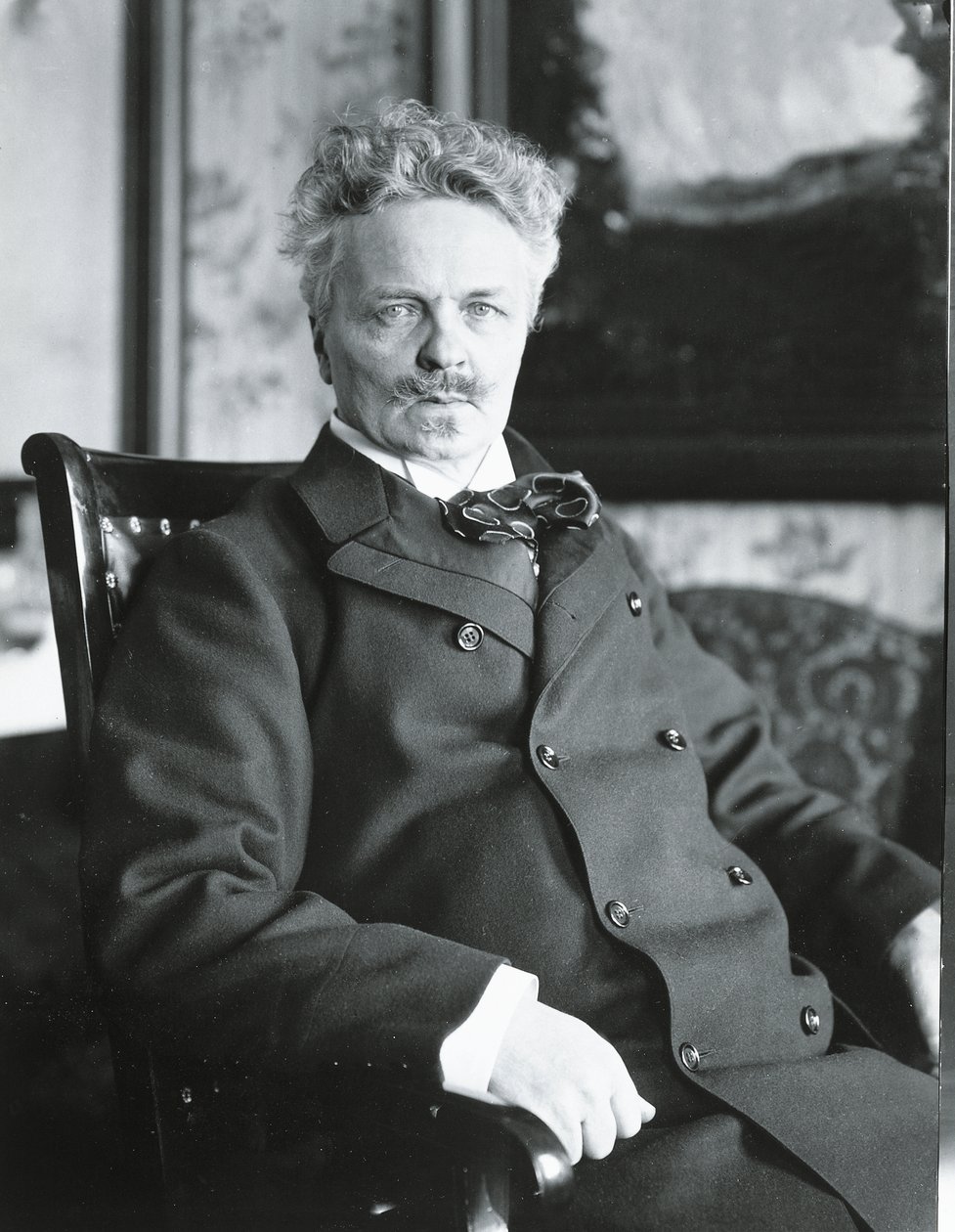 August Strindberg in zijn huis in Stockholm door Swedish Photographer