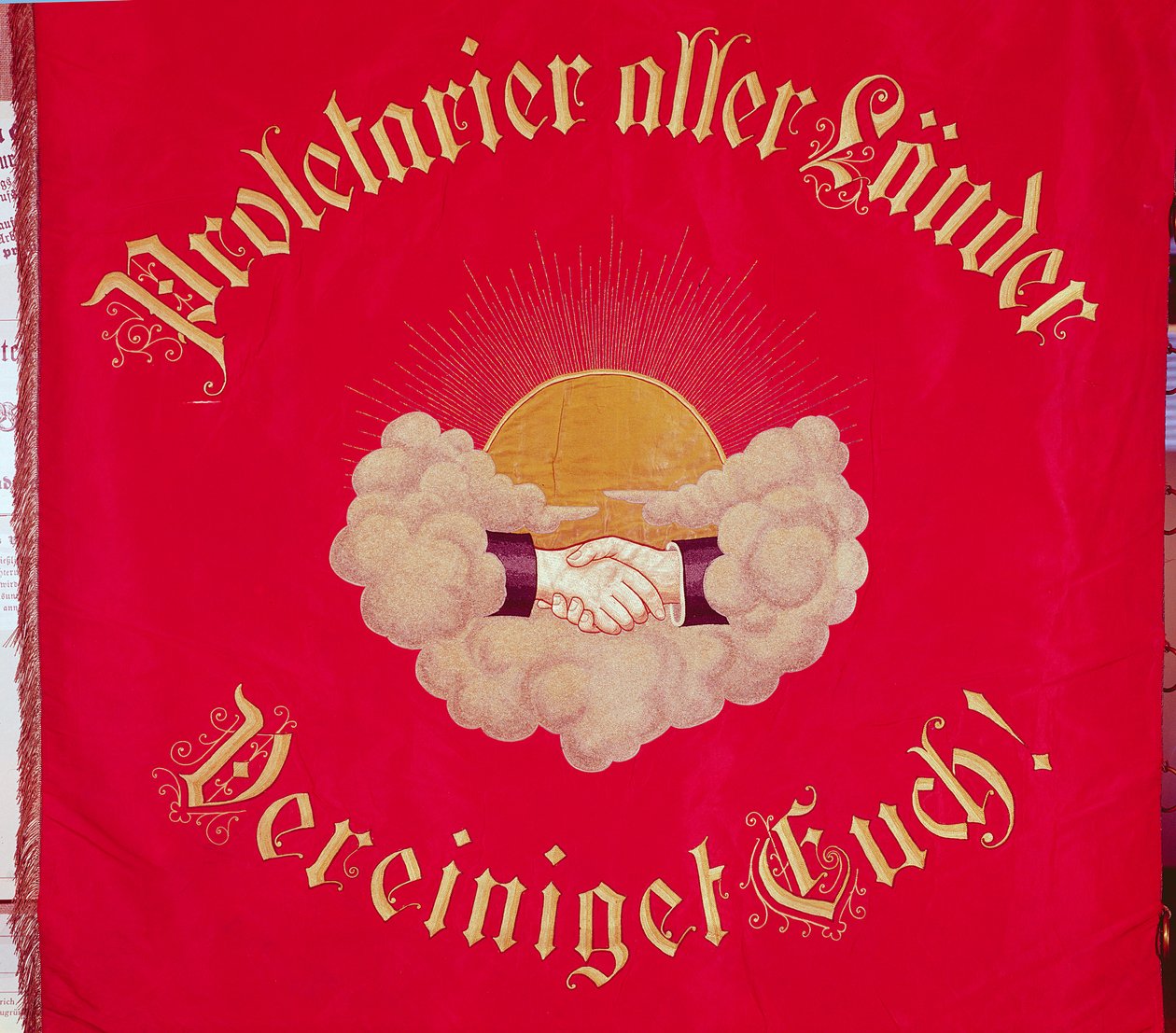 Proletariërs van alle landen verenigt u, vakbondsbanier (geborduurde textiel) door Swiss School
