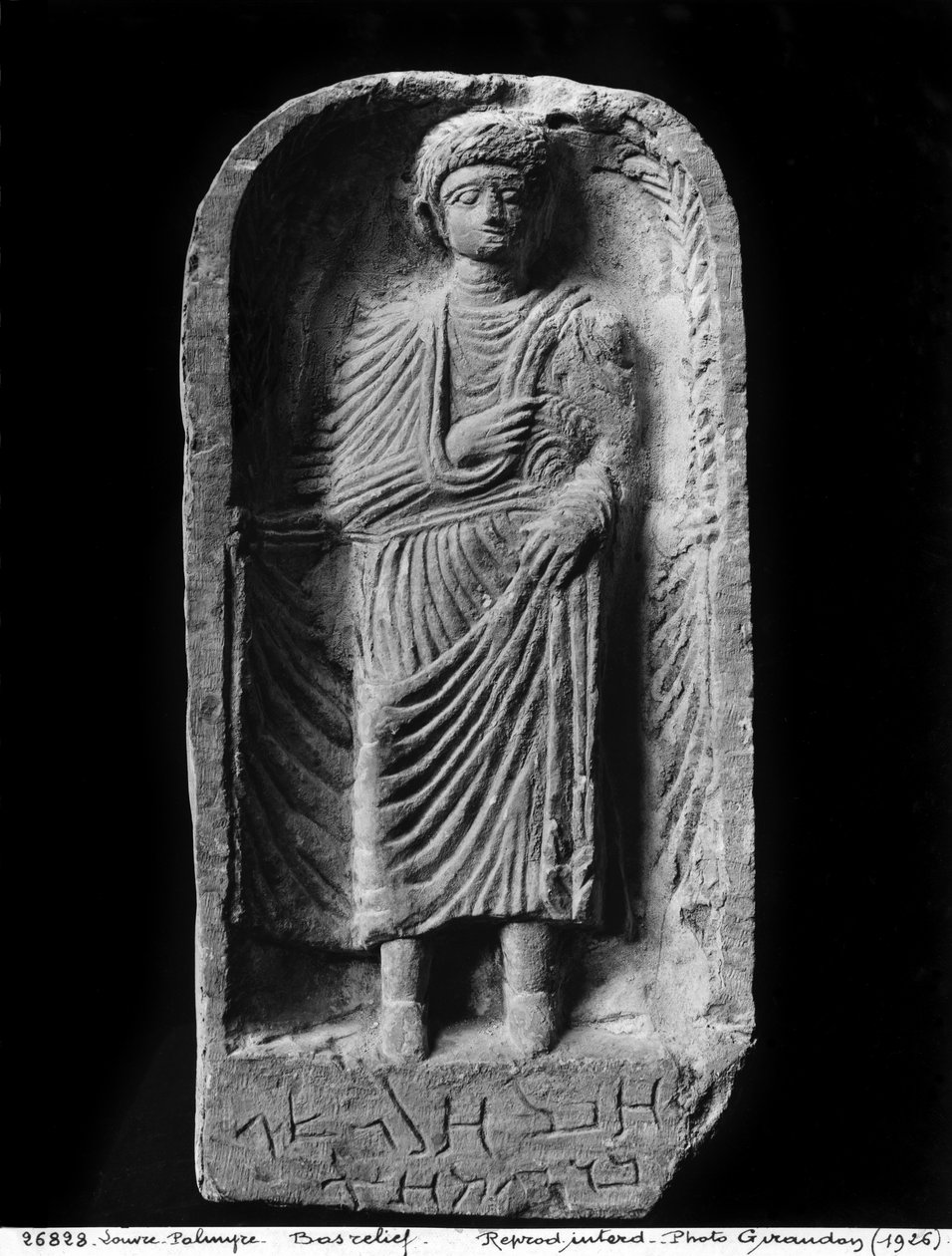 Grafstèle van een man, ontdekt in Palmyra (ca. 50 AD) (kalksteen) door Syrian
