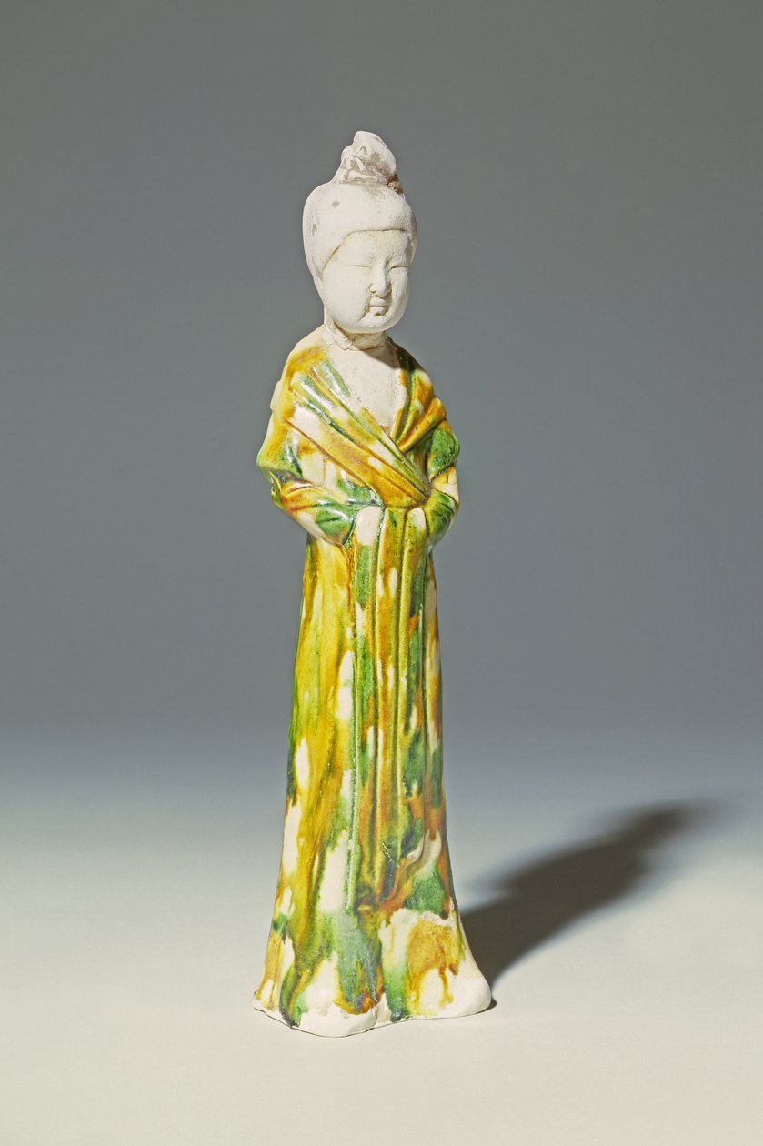 Sancai bleke aardewerk figuur van een staande hofdame, Tang Dynastie door Tang Dynasty Chinese School