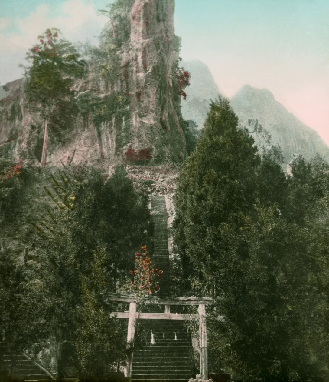 Uitzicht op de berg Myogi in de prefectuur Gunma, circa 1900 - 1915 (foto) door Teijiro Takagi
