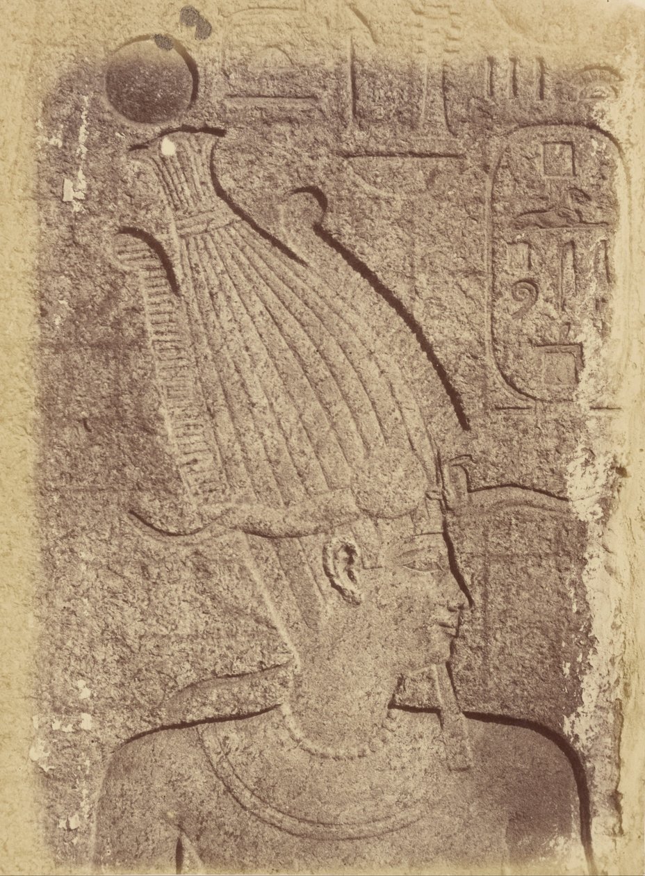 (Close-up van een Beeldhouwwerk (Profiel van een Hoofd), Karnak) door Théodule Devéria