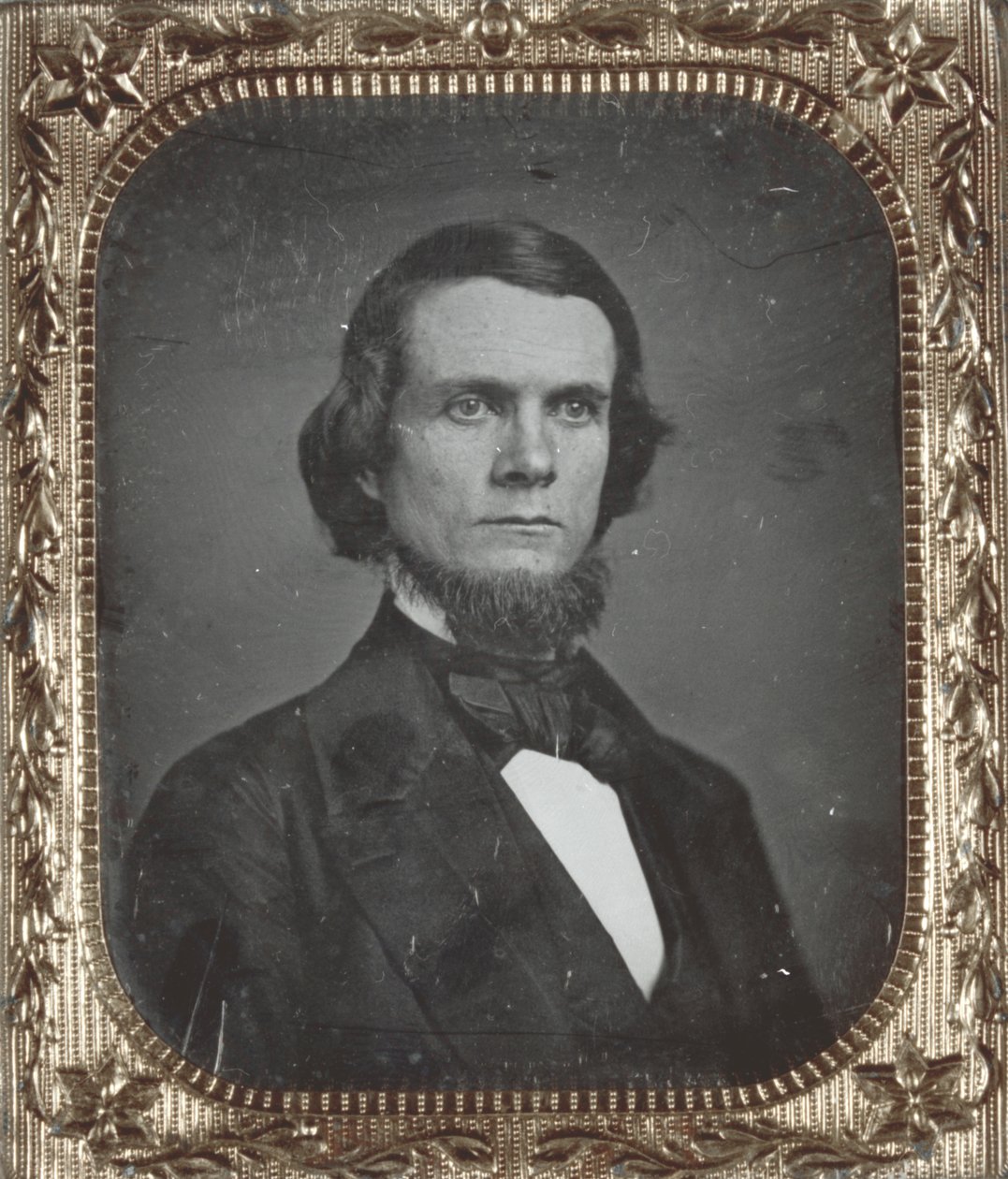 Portret van Abraham S. Mitchell, eigenaar van de St. Louis Intelligencer, een krant uit St. Louis. De daguerreotypie is in de originele behuizing door Thomas M. Easterly
