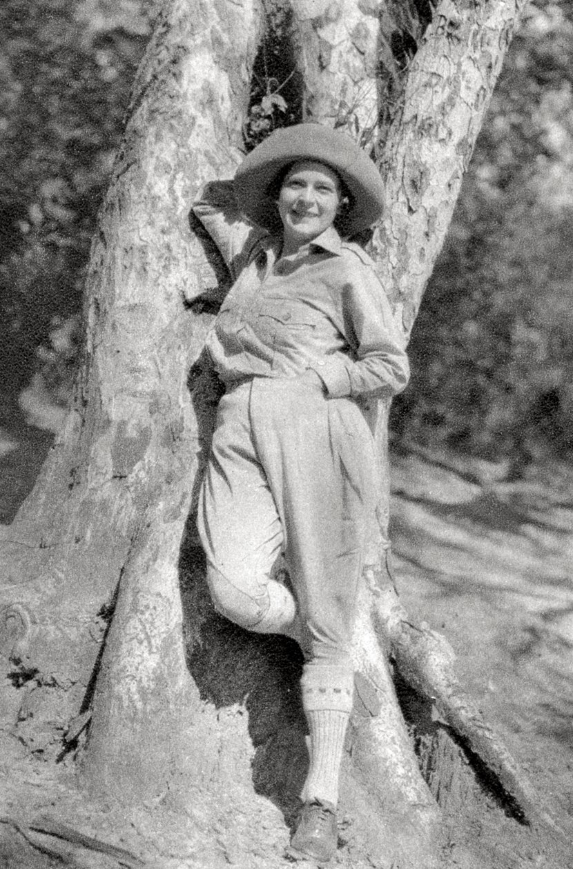 Stella Court Treatt, Britse avonturier, auteur en filmmaker, Maereres, Tanganyika, 1925-1927 door Thomas A. Glover