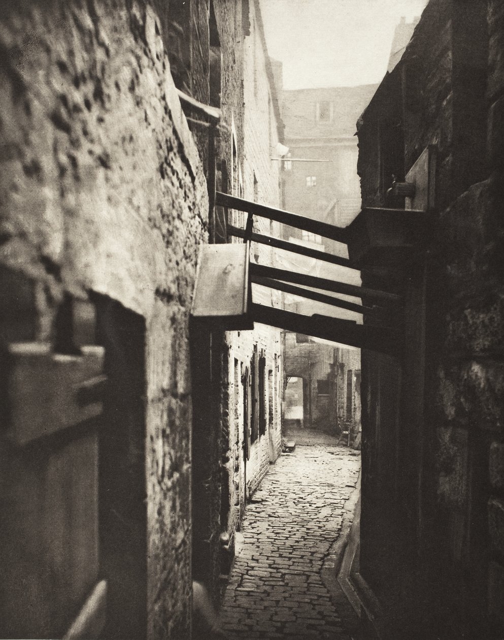 Steeg nr. 83, High Street (nr. 10) door Thomas Annan