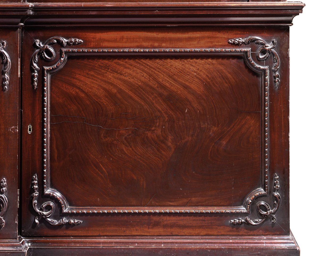 Een George III boekenkast met breekfront door Thomas Chippendale