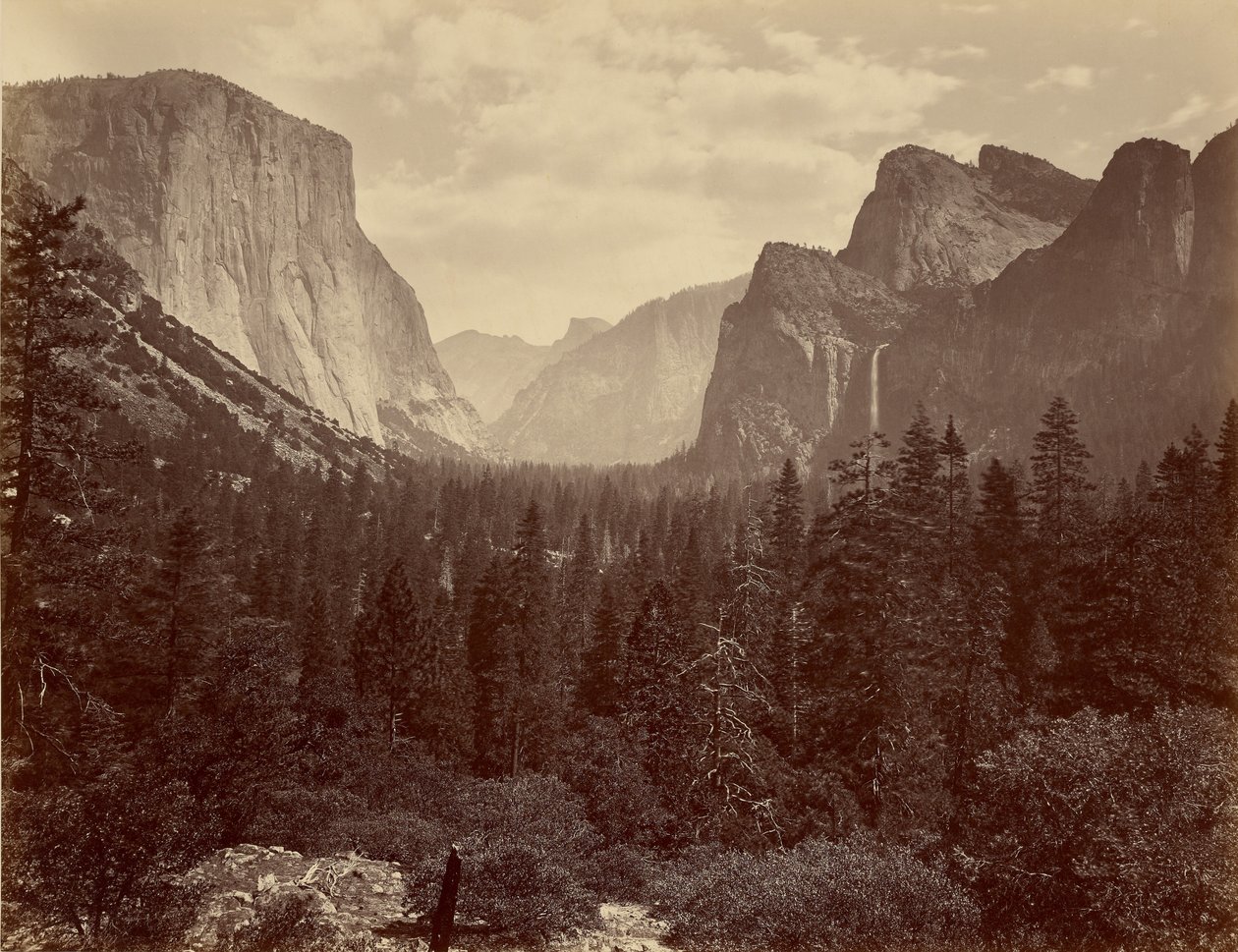 Yo-Semite Valley vanaf Mariposa Trail door Thomas Houseworth and Company