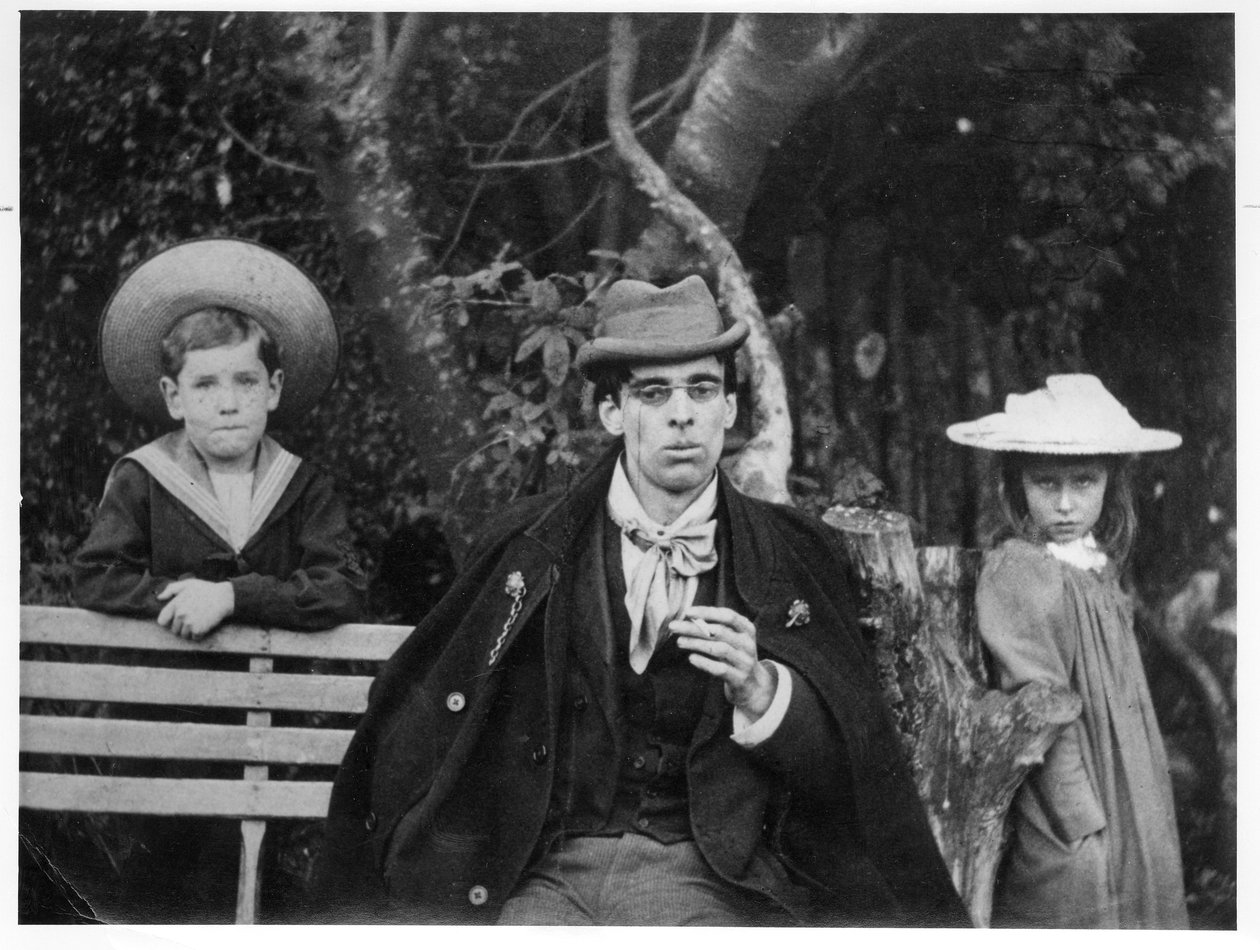 William Butler Yeats met Charles en Thea Rolleston, 1894 door Thomas William Hazen Rolleston