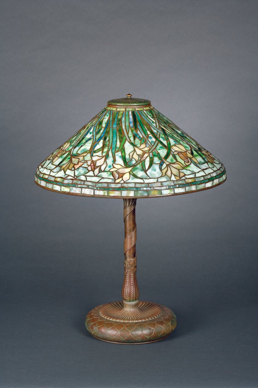 Tafellamp met groene narcis kap, ca. 1898-1905 door Tiffany und Company