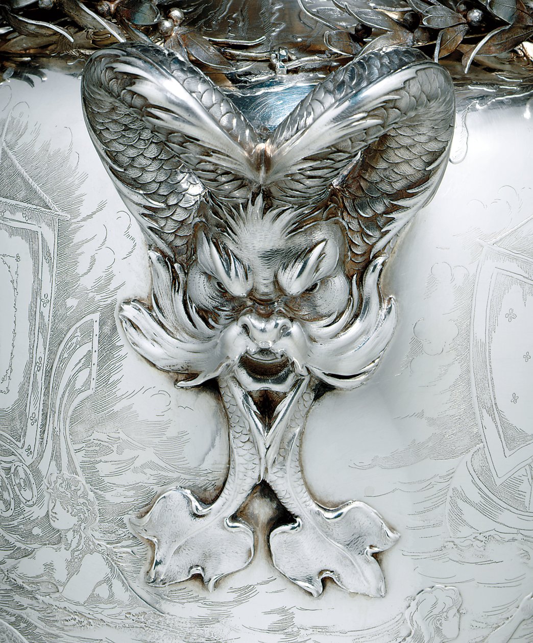 Detail van een zeilwedstrijd trofee door Tiffany and Company