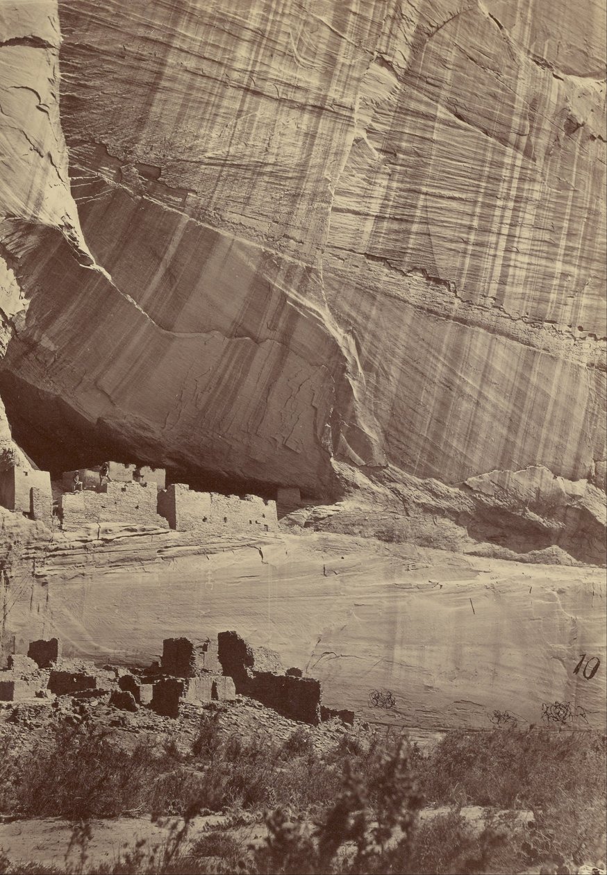 Oude Ruïnes in de Caňon de Chelle, New Mexico door Timothy H. OSullivan