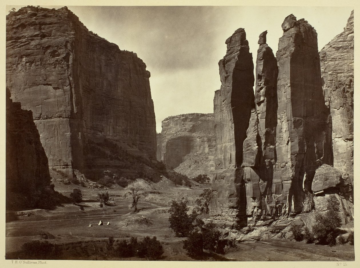 Cañon de Chelle, Muren van de Grand Cañon, ongeveer 1200 voet hoog door Timothy O