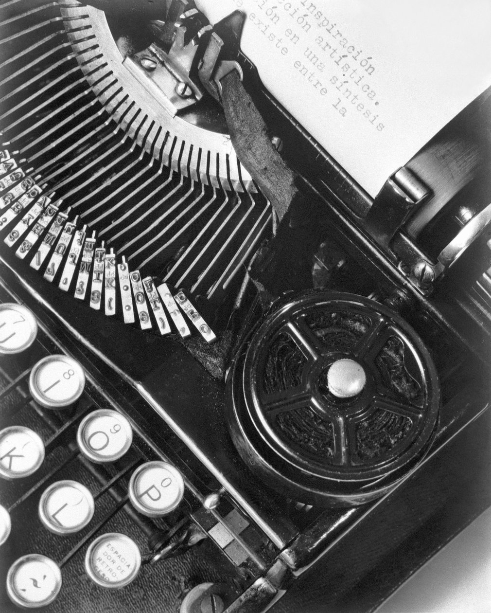 La Tecnica - de Typemachine van Julio Antonio Mella, Mexico-Stad, 1928 door Tina Modotti