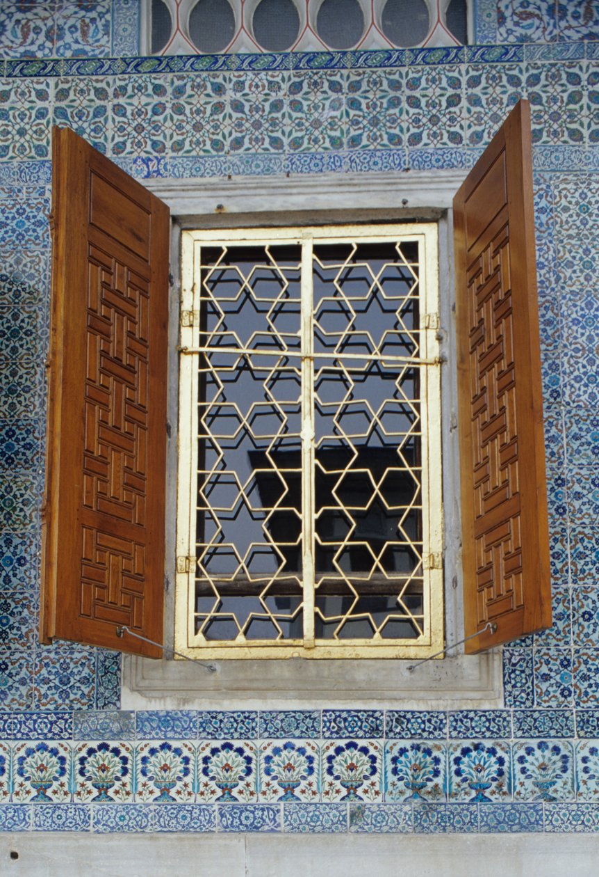 Tegelwerk aan de buitenkant van de Besnijdeniskamer, gebouwd in 1648 door Turkish School