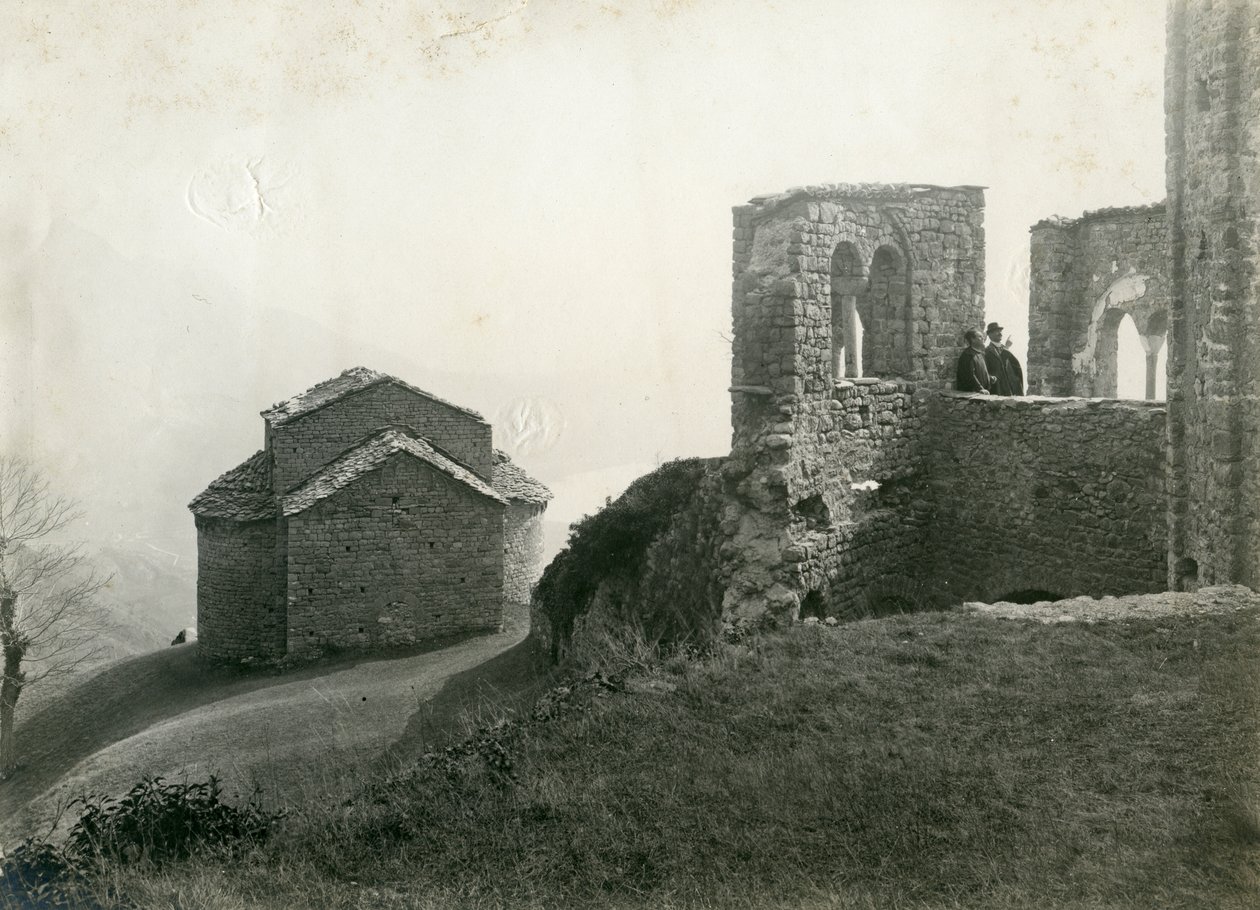 Abdij van San Pietro al Monte, Civate, Lombardije, Italië, foto door Ugo Monneret de Villard, circa 1910 door Ugo Monneret de Villard