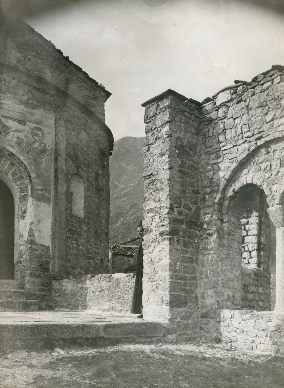 Abdij van San Pietro al Monte, Civate, Lombardije, Italië, foto door Ugo Monneret de Villard, circa 1910 door Ugo Monneret de Villard