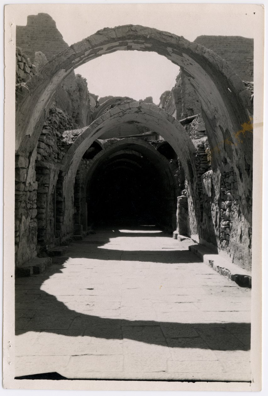 Galerij 94 op het zuiden, klooster van St Simeon, Aswan, Egypte, foto door Ugo Monneret de Villard door Ugo Monneret de Villard