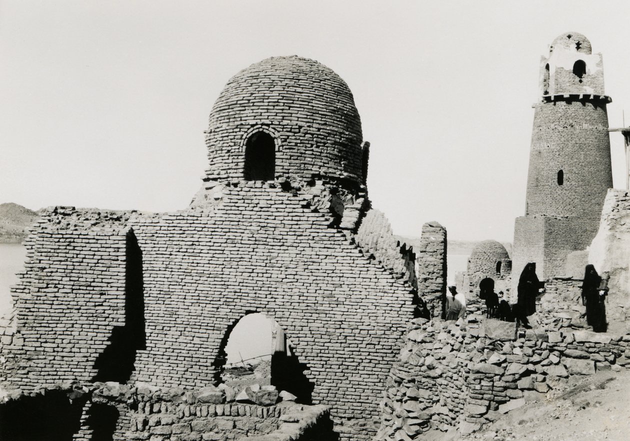 Minaret van al-Mashhad al-Bahari en ruïnes van moskee, bij Aswan, Egypte, foto door Ugo Monneret de Villard door Ugo Monneret de Villard