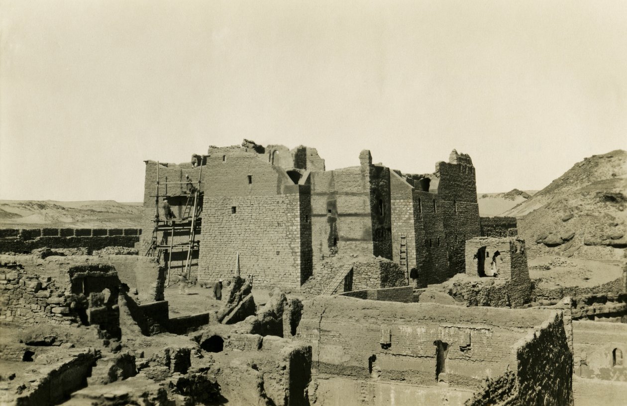 Klooster van St Simeon tijdens de restauratie, Aswan, Egypte, foto door Ugo Monneret de Villard door Ugo Monneret de Villard
