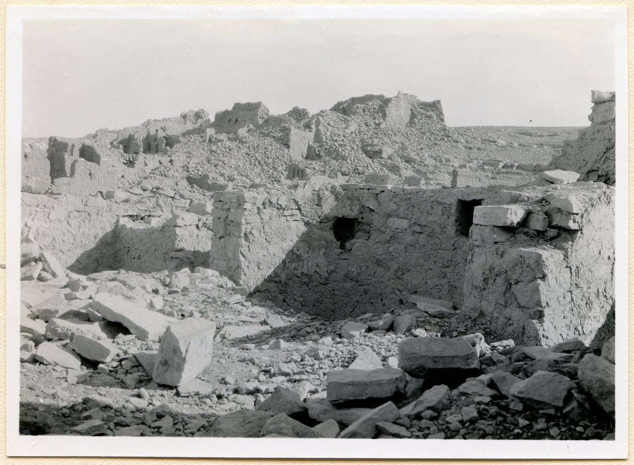 Ruïnes van de zuidelijke kerk, zicht op de apsis, Sabagura, Egypte, foto door Ugo Monneret de Villard door Ugo Monneret de Villard
