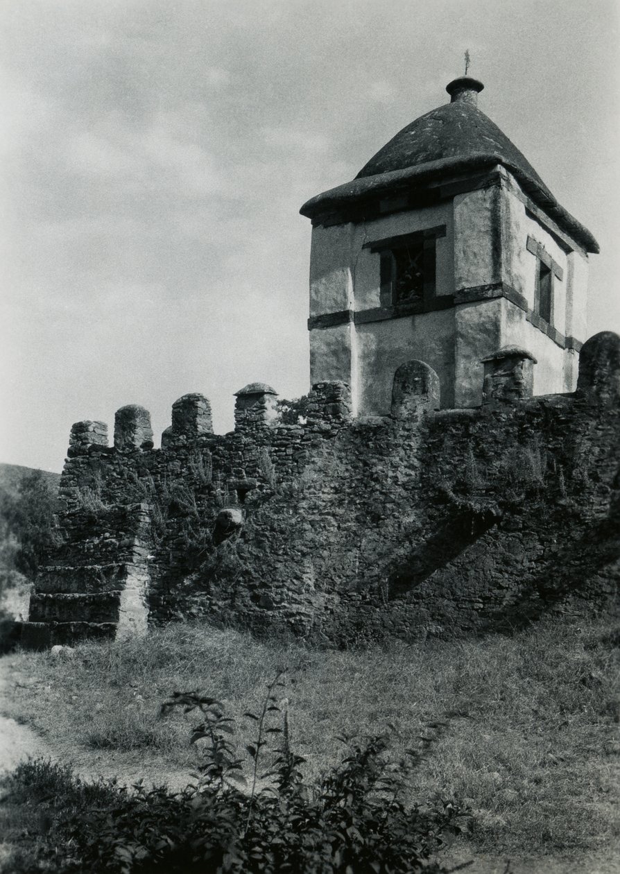 Zijtoren van de kerk van Onze-Lieve-Vrouw-Maria van Sion, Axum, Ethiopië, foto door Ugo Monneret de Villard door Ugo Monneret de Villard