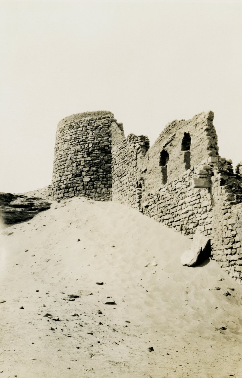 Toren van het klooster van St Simeon, Aswan, Egypte, foto door Ugo Monneret de Villard door Ugo Monneret de Villard