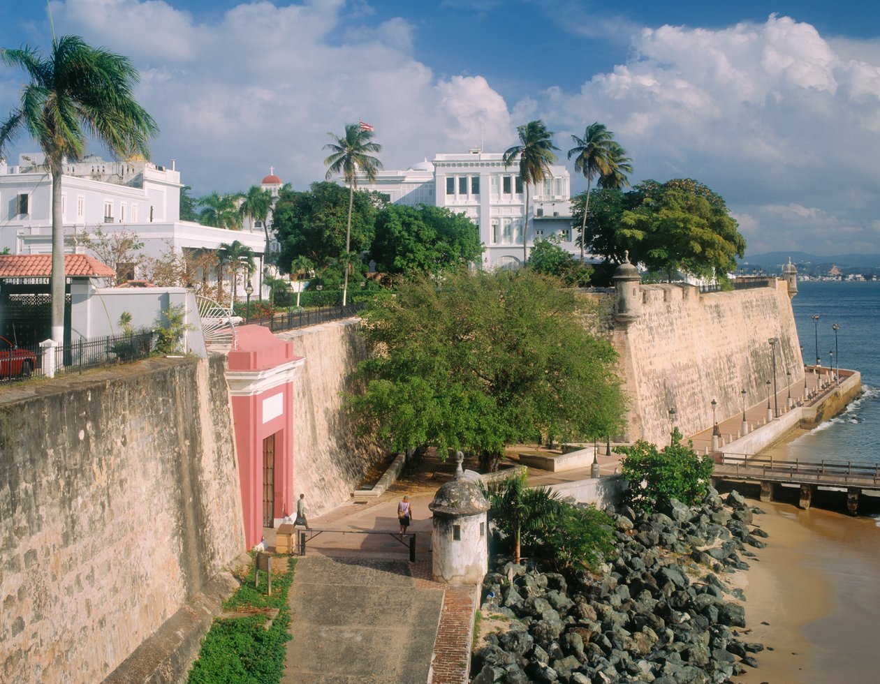Uitzicht op La Fortaleza door Unbekannt Unbekannt