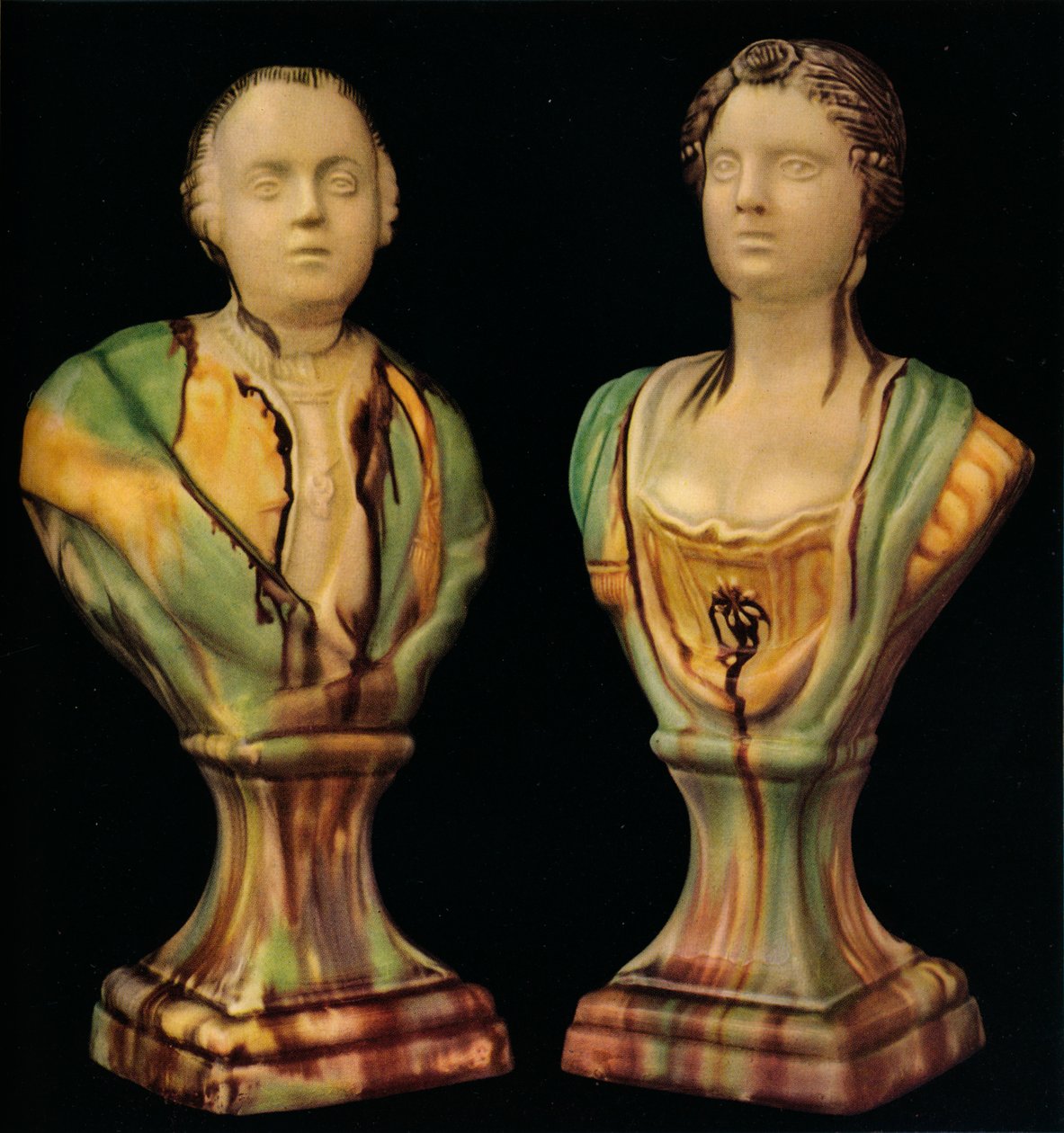 Een paar Staffordshire aardewerk bustes die koning George III en koningin Charlotte voorstellen door Unbekannt