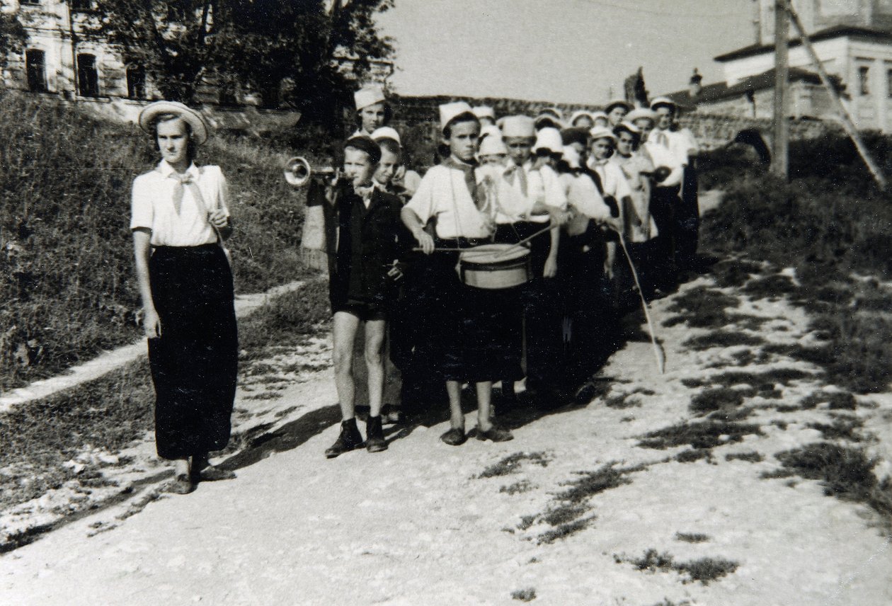Een Pioniers eenheid bij All-Union Young Pioneer Camp Artek, Gurzuf, Krim, USSR, 1930s door Unbekannt