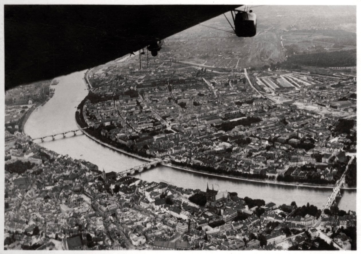 Luchtfoto van Basel, Zwitserland, vanuit een Zeppelin, 1928-1933 door Unbekannt