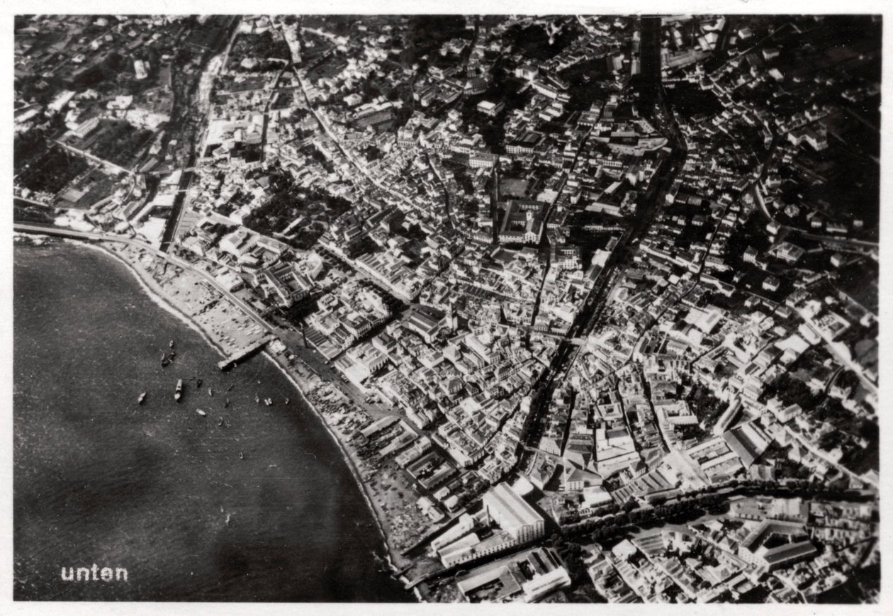 Luchtfoto van Funchal, Madeira, vanuit een zeppelin door Unbekannt