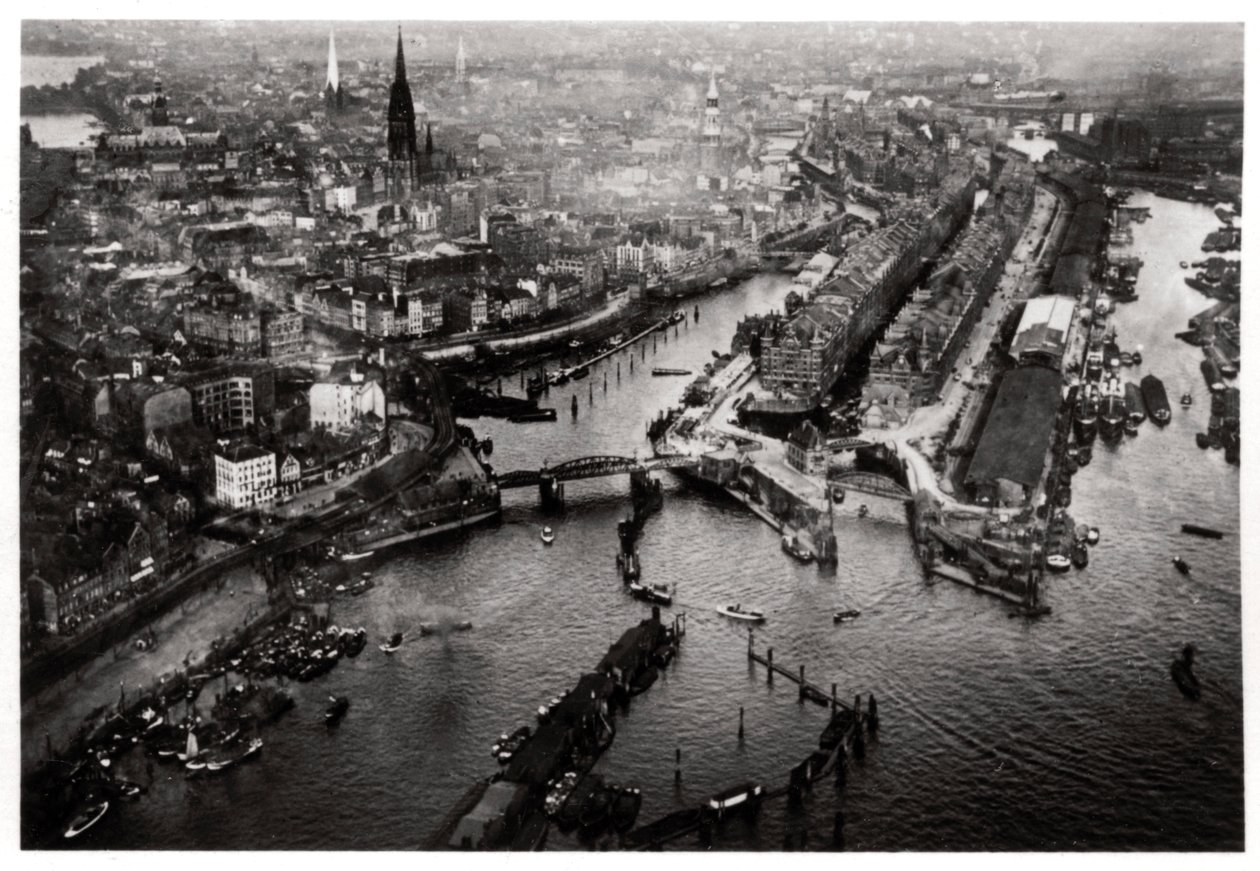Luchtfoto van de haven van Hamburg, Duitsland, vanuit een Zeppelin, ca. 1931-1933 door Unbekannt
