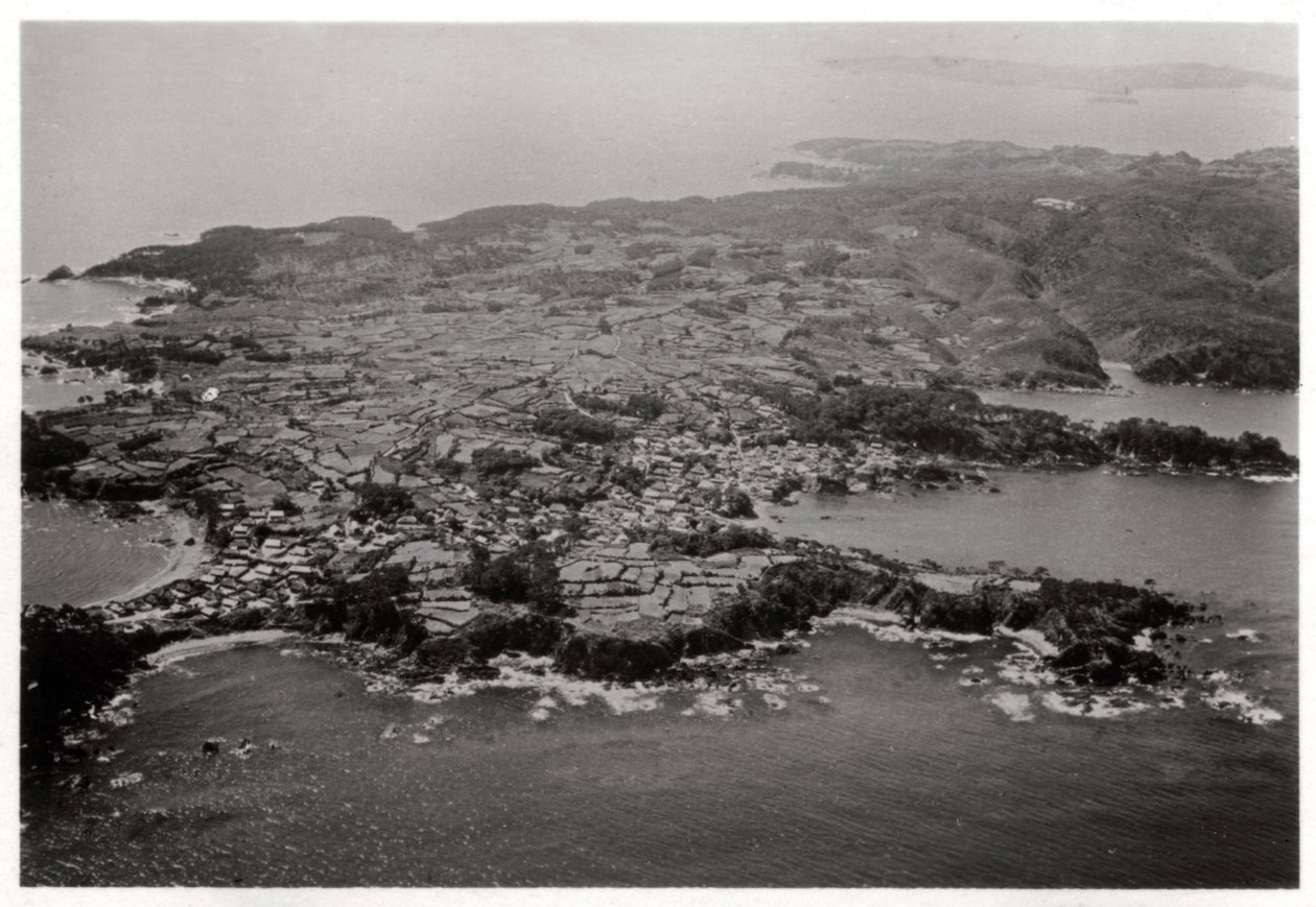 Luchtfoto van Oginohama, Japan, vanuit een Zeppelin, 1929-1933 door Unbekannt