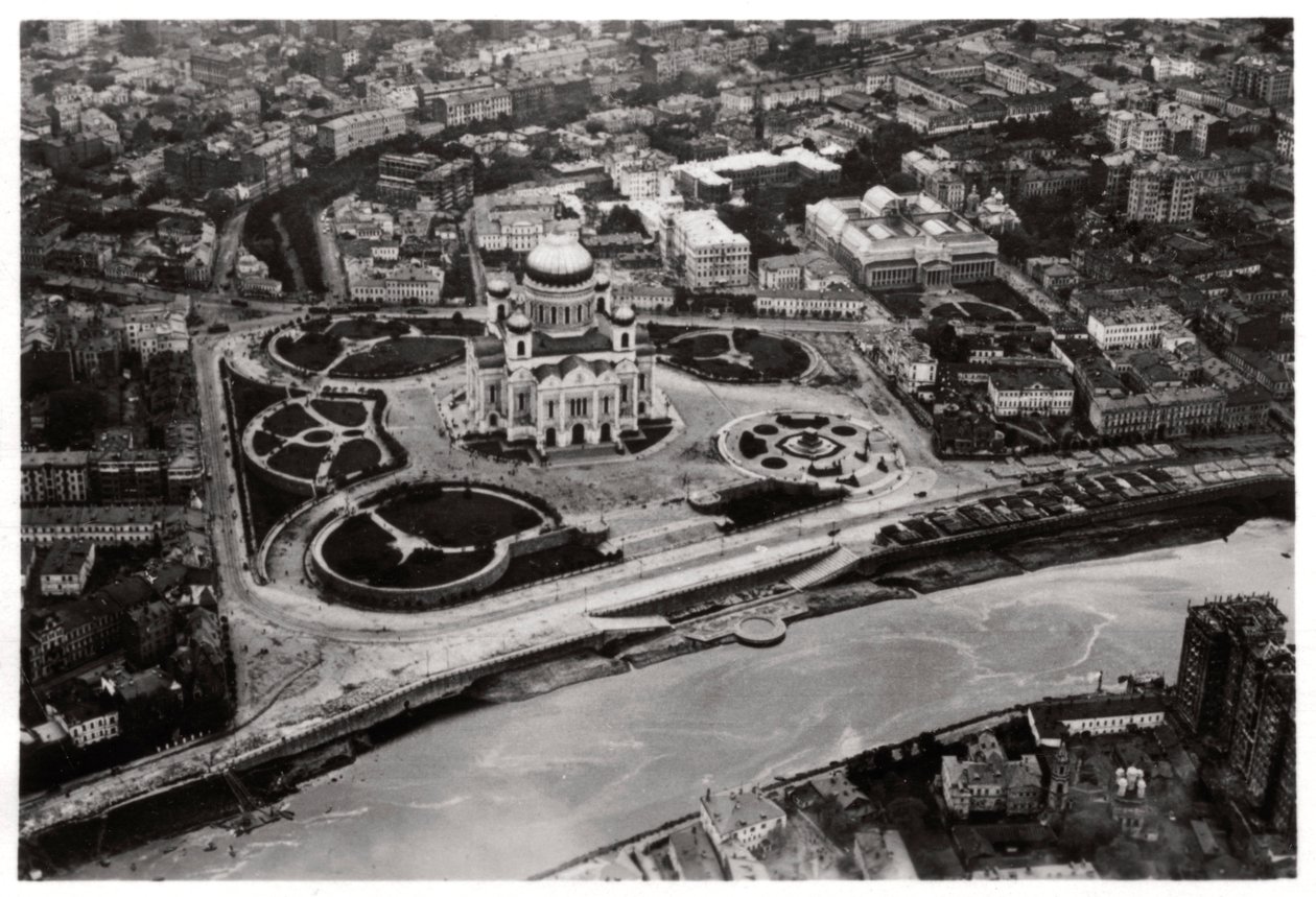 Luchtfoto van de Kathedraal van Christus de Verlosser, Moskou, USSR, vanuit een Zeppelin, 1930-1933 door Unbekannt