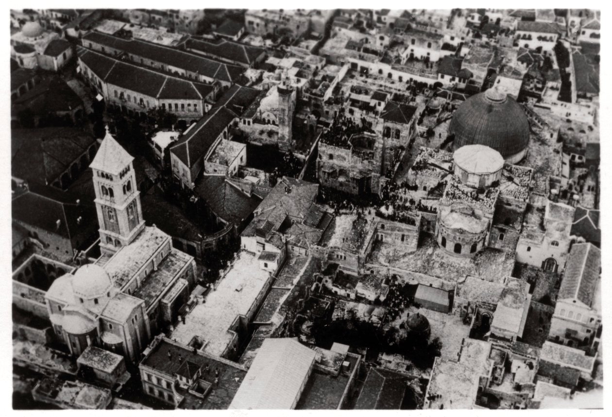 Luchtfoto van de Heilig Grafkerk, Jeruzalem, Palestina, vanuit een Zeppelin, 1931 1933 door Unbekannt