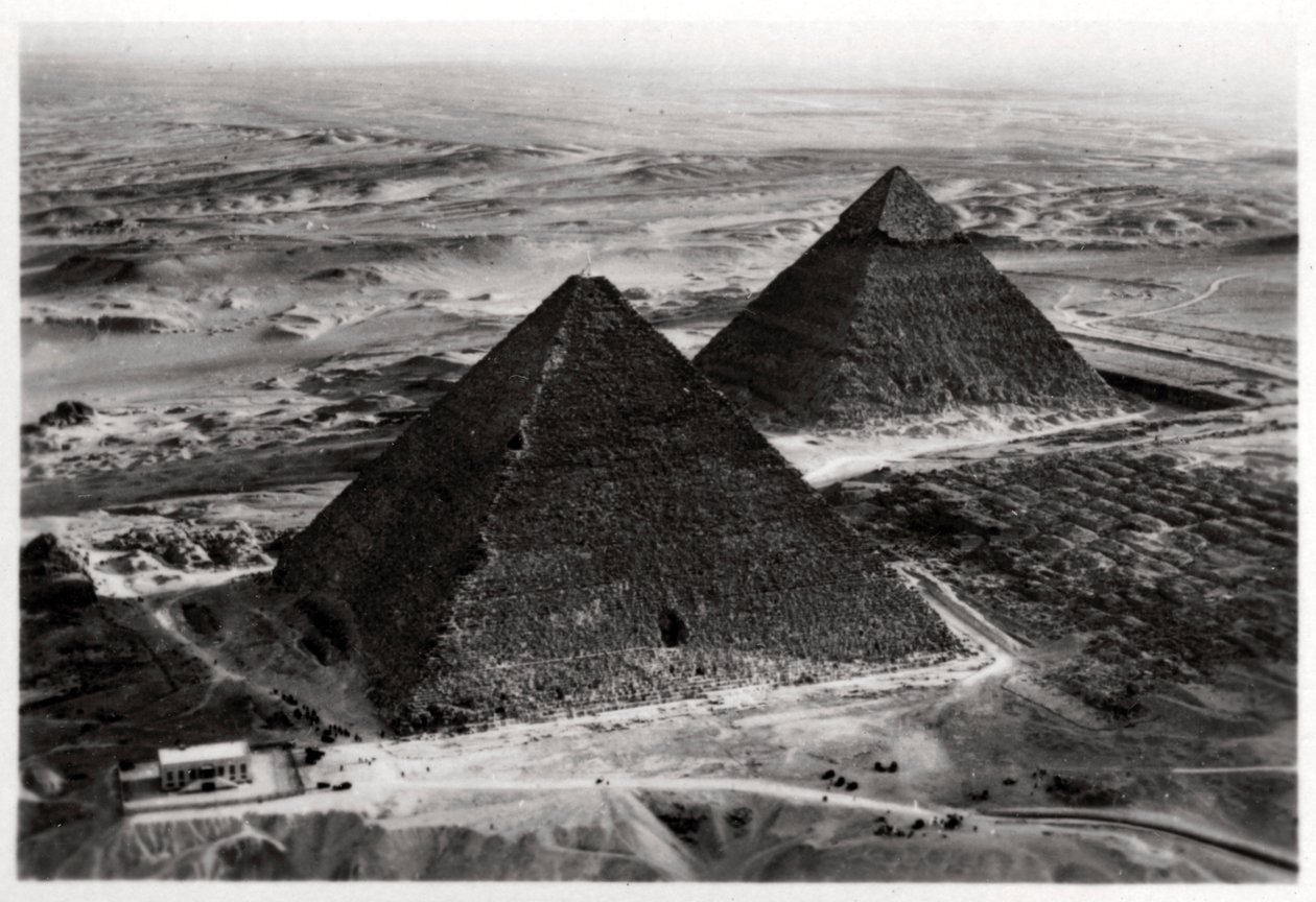 Luchtfoto van de Piramides van Gizeh, Egypte, vanuit een Zeppelin, 1931 1933 door Unbekannt