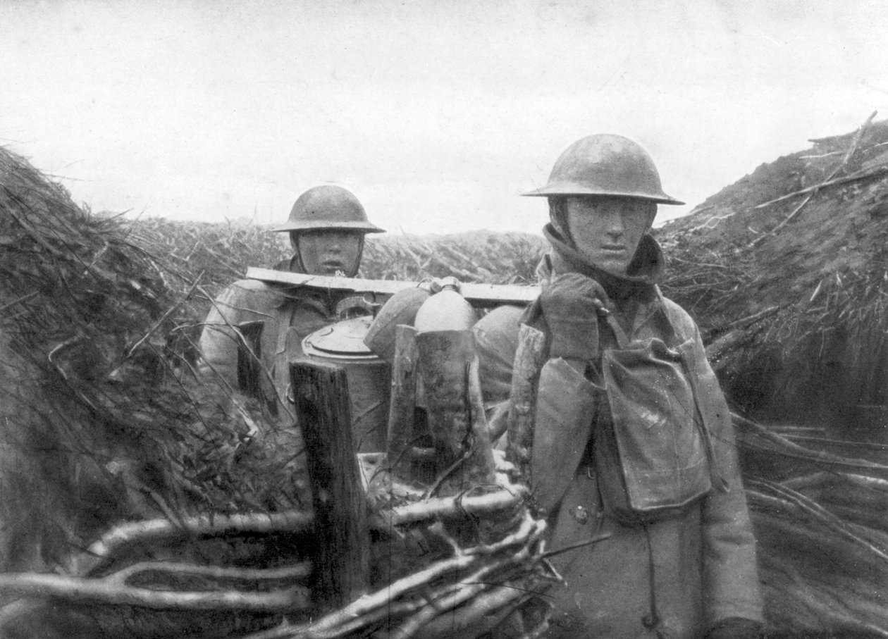 Amerikaanse troepen aan het front die soep uitdelen aan hun kameraden, 1917-1918 door Unbekannt