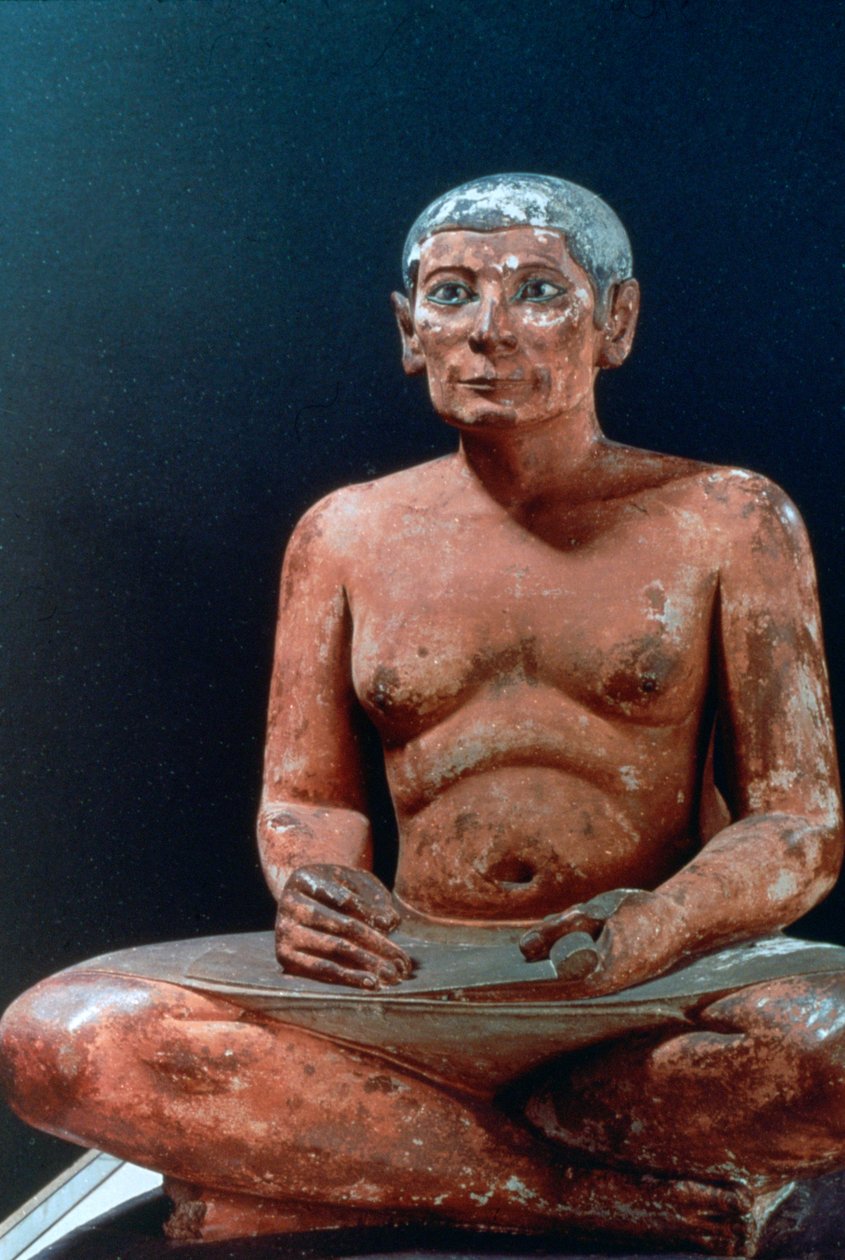 Oude Egyptische figuur van een zittende schrijver, 25e-24e eeuw v.Chr. door Unbekannt