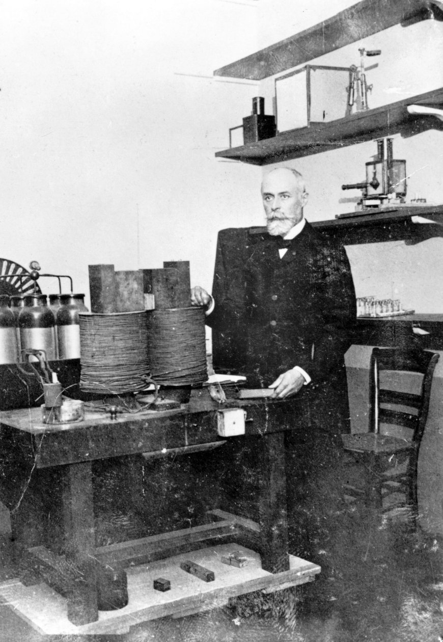 Antoine Becquerel in zijn laboratorium, circa 1890s door Unbekannt